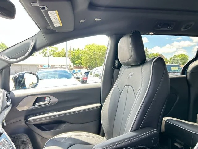 New 2027 Blue Pearl Chrysler Limited image 35
