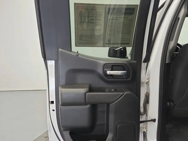 Used 2021 White GMC Base image 29