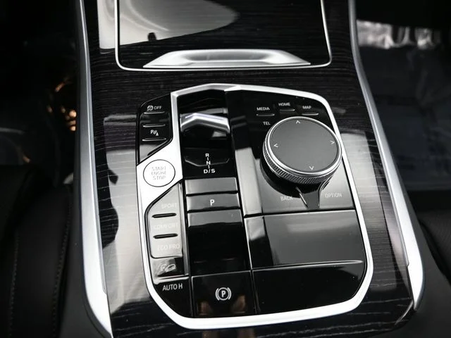 Used 2026 White BMW xDrive40i image 15