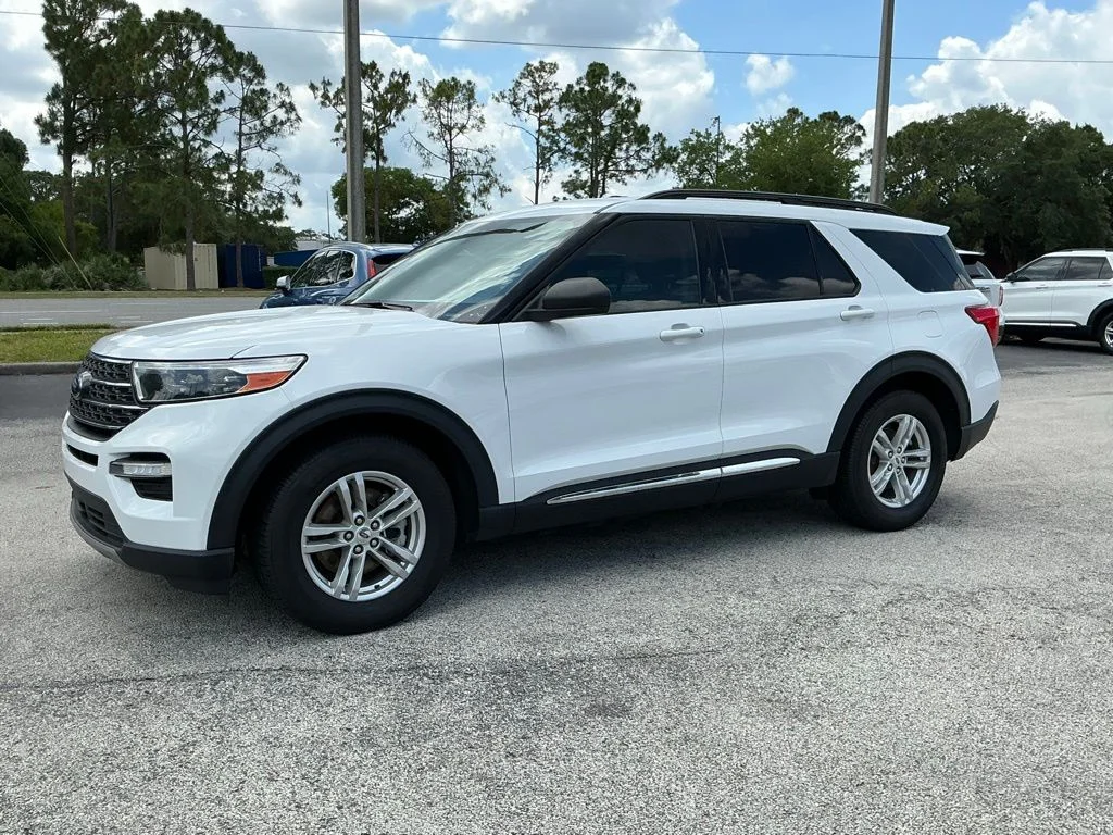 Used 2023 White Ford XLT image 2