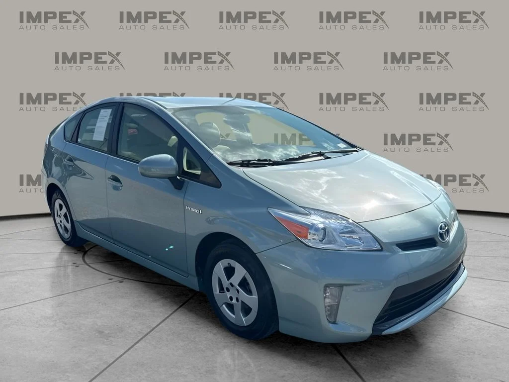 Used 2013 Beige Toyota Three image 7