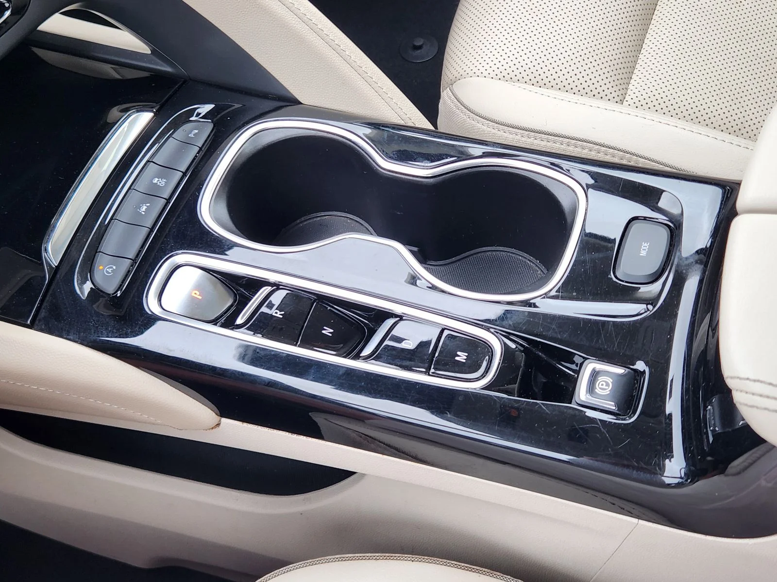 Used 2023 White Buick Essence image 19