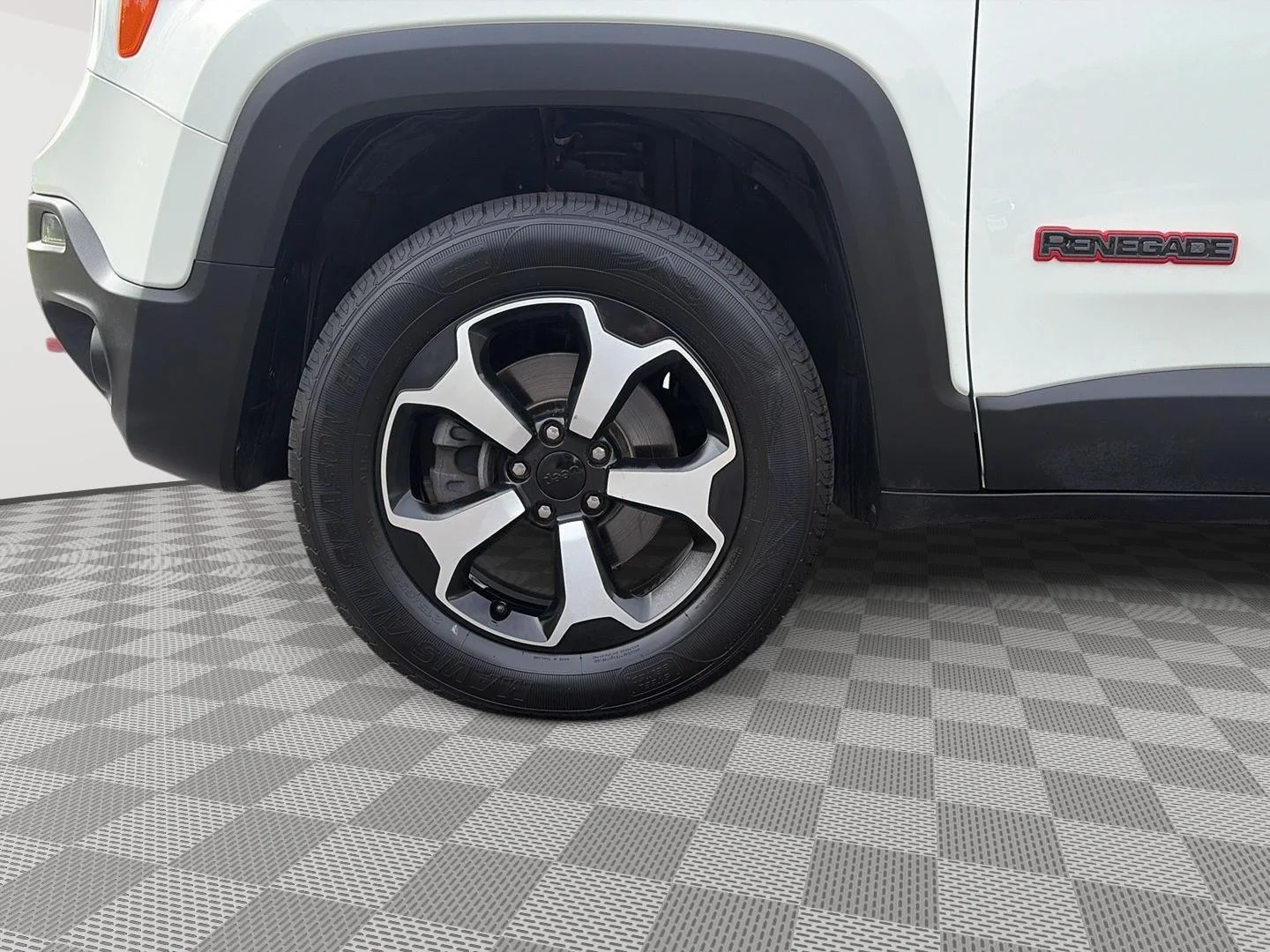 Certified Used 2021 Alpine White Clearcoat Jeep Trailhawk image 13