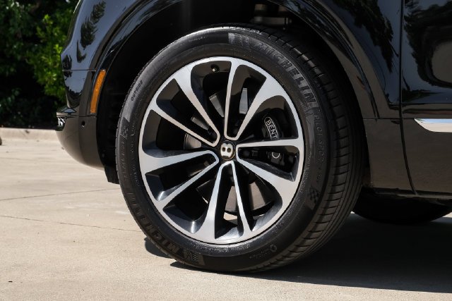 Used 2019 Black Crystal over Cricket Ball Bentley V8 image 85