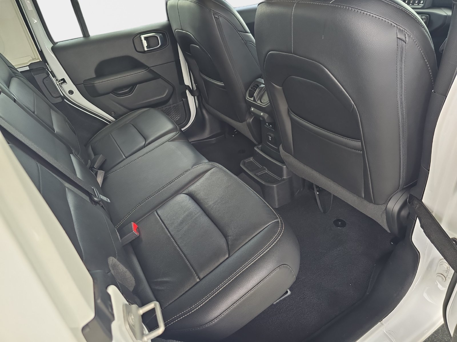 Used 2021 White Jeep Unlimited Sahara image 12