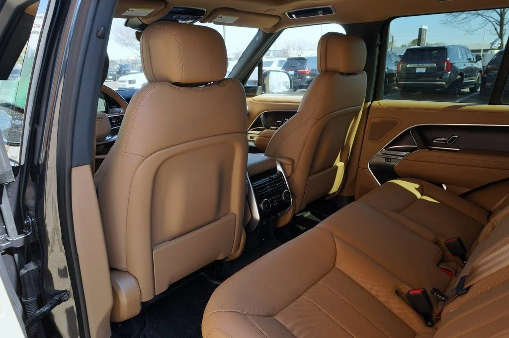 New 2026 Carpathian Grey Land Rover SE image 28
