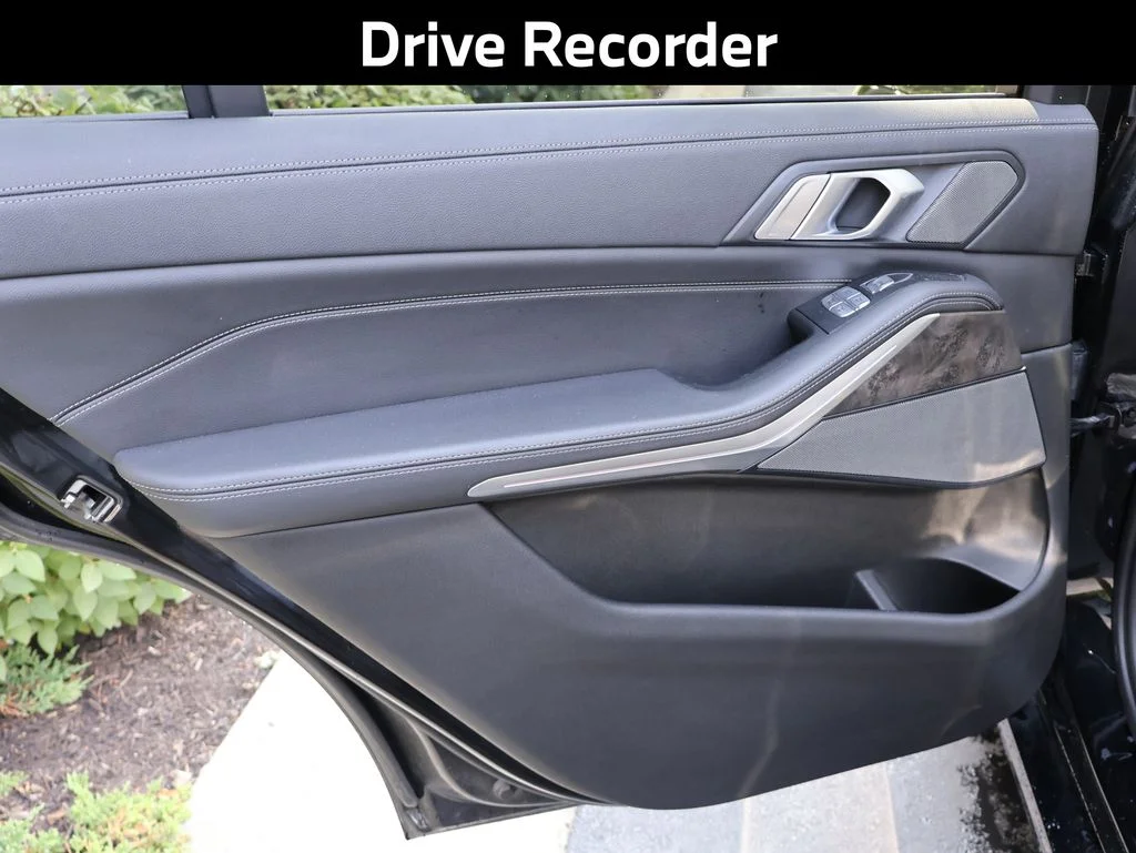 Used 2021 Black BMW xDrive40i image 16