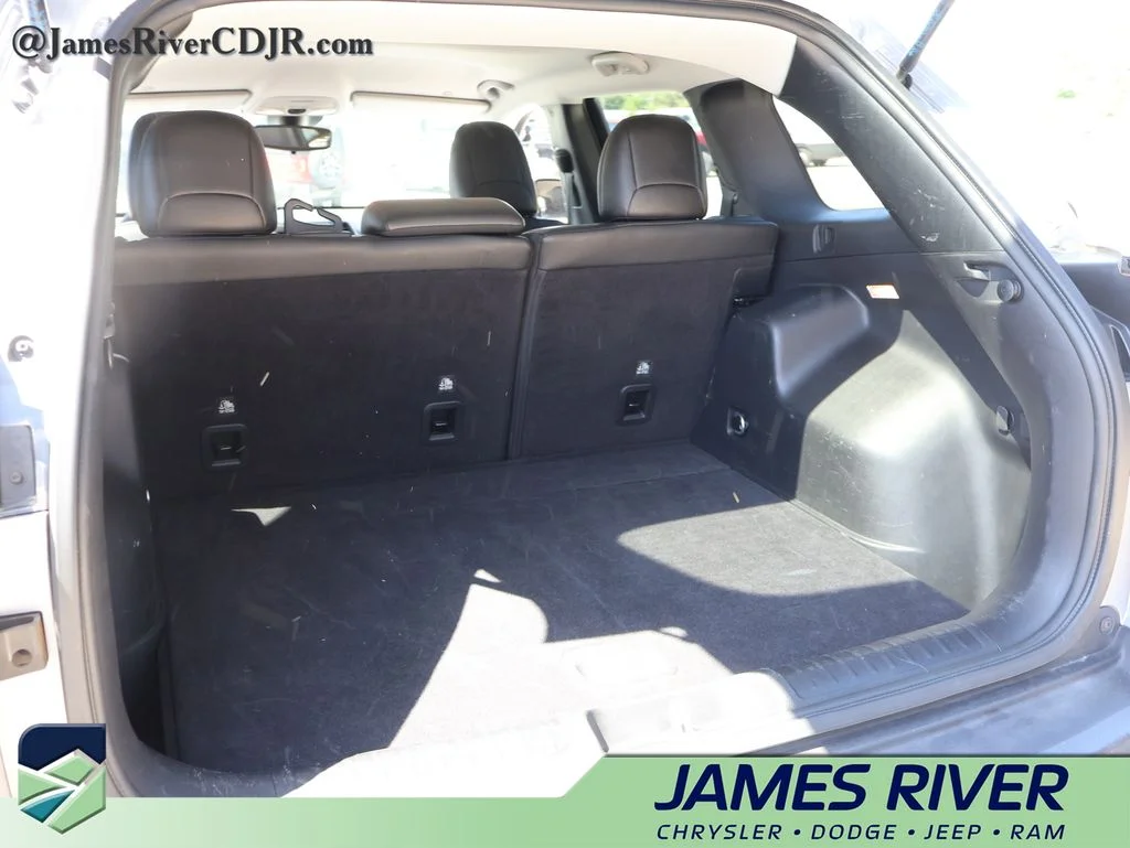 Used 2021 Silver Jeep Latitude Lux image 15