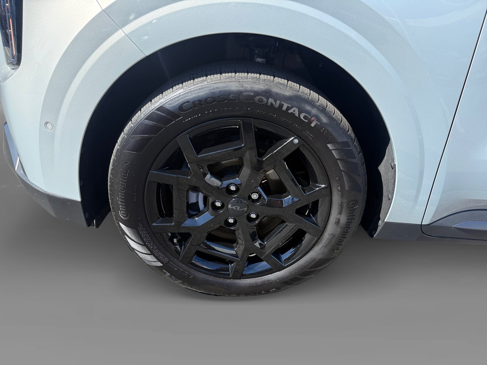 Used 2025 Ivory Kia SX image 9