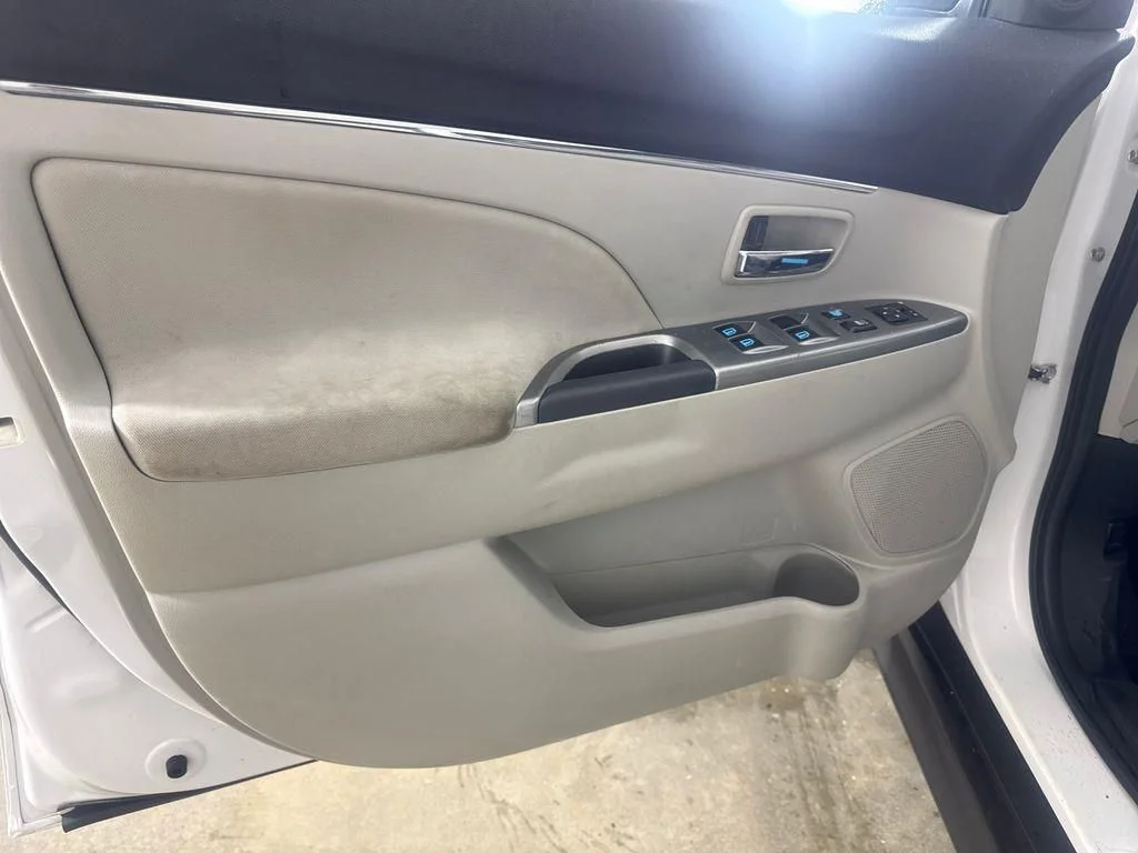 Used 2018 White Mitsubishi 2.0 ES image 20