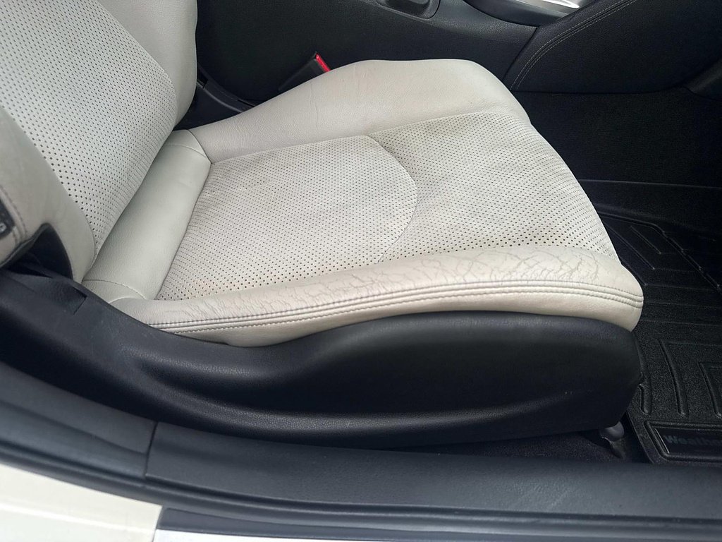 Used 2010 Pearl White Nissan Touring image 10
