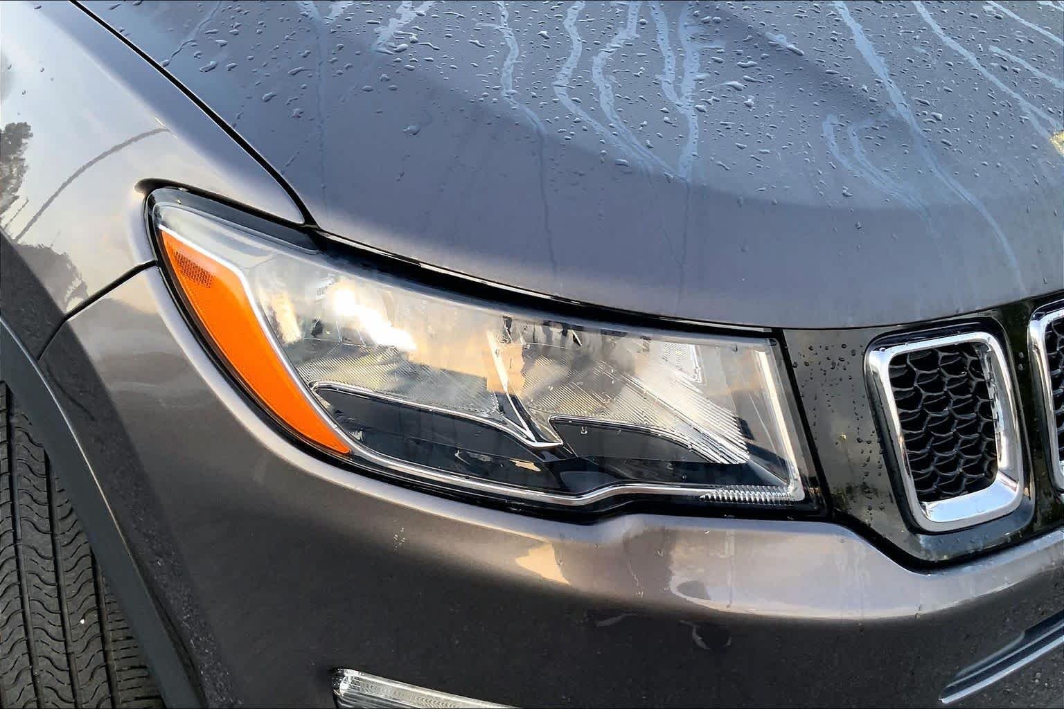 Used 2021 Granite Crystal Metallic Clearcoat Jeep Sport image 26
