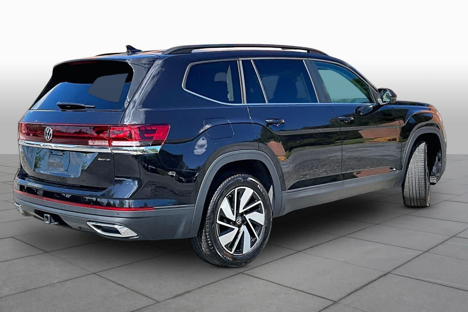 Used 2026 Pure Gray Volkswagen 2.0T SE w/Technology image 13