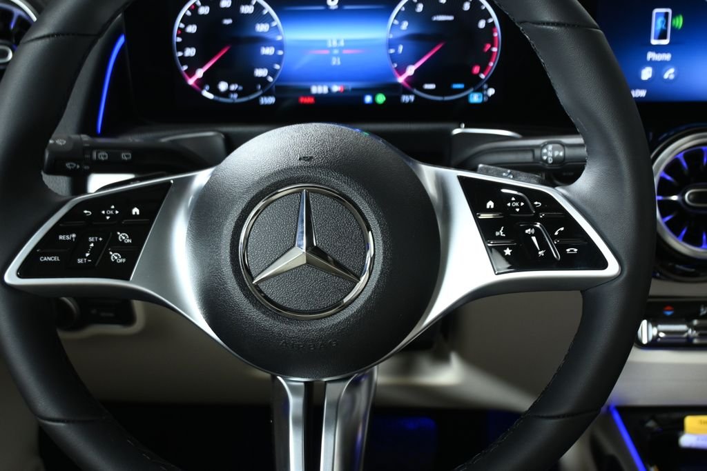 Used 2026 Polar White Mercedes-Benz GLB 250 image 18