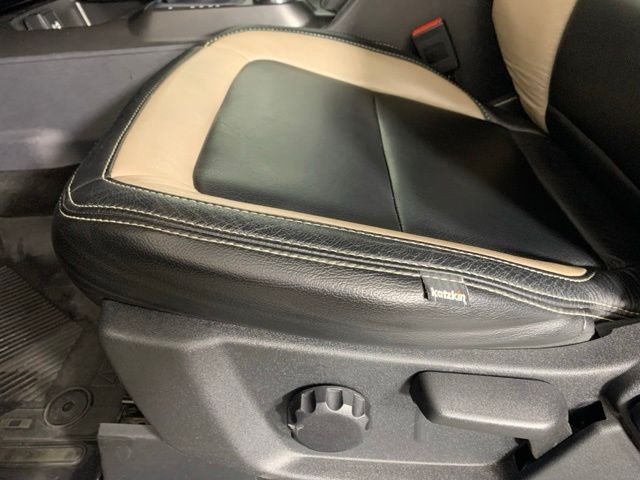 Used 2023 White Ford Wildtrak image 21