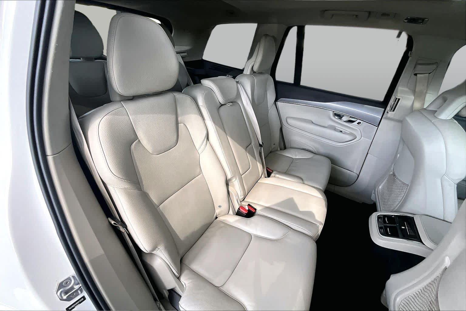 Used 2021 Crystal White Metallic Volvo Momentum image 21