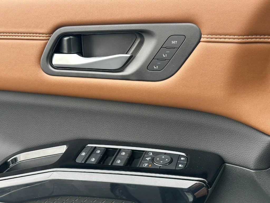 New 2026 Boulder Gray Pearl / Super Black Two-tone Nissan Platinum image 20