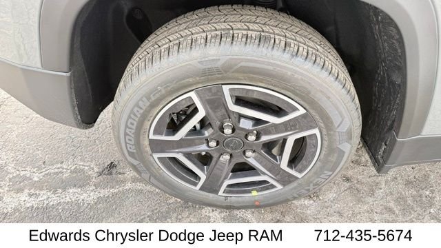 New 2026 Sting-Gray Clear-Coat Exterior Paint Jeep Laredo image 12
