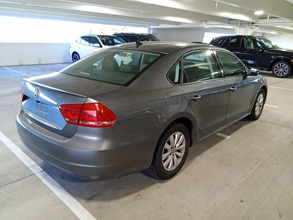 Used 2014 Platinum Gray Metallic Volkswagen 2.5L Wolfsburg Edition image 5