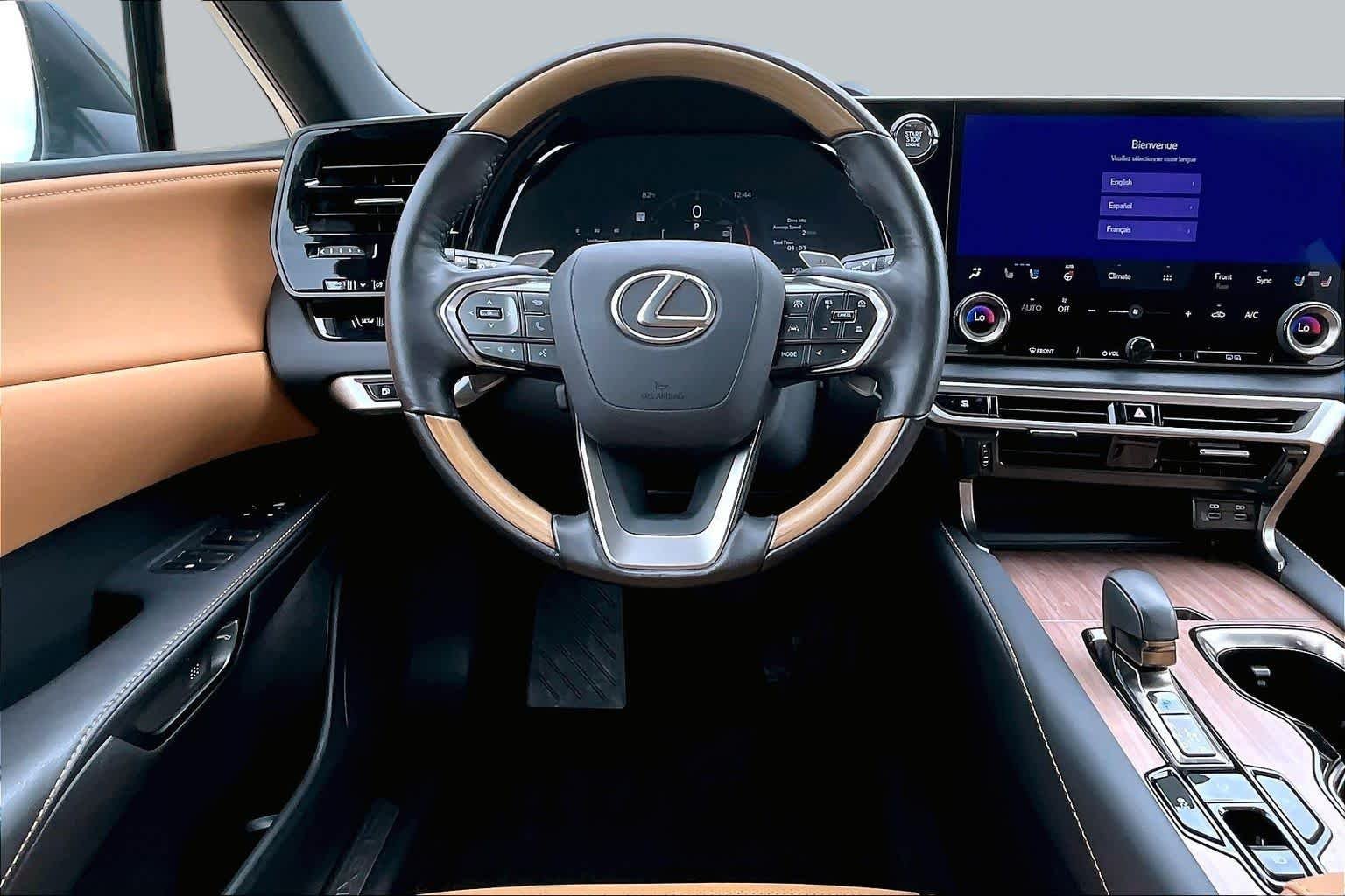 Used 2025 Nori Green Pearl Lexus Premium image 6