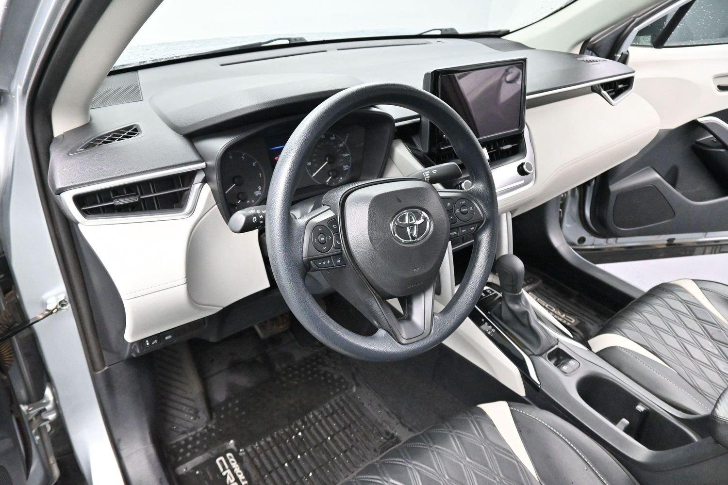 Used 2024 Sonic Silver Toyota L image 14