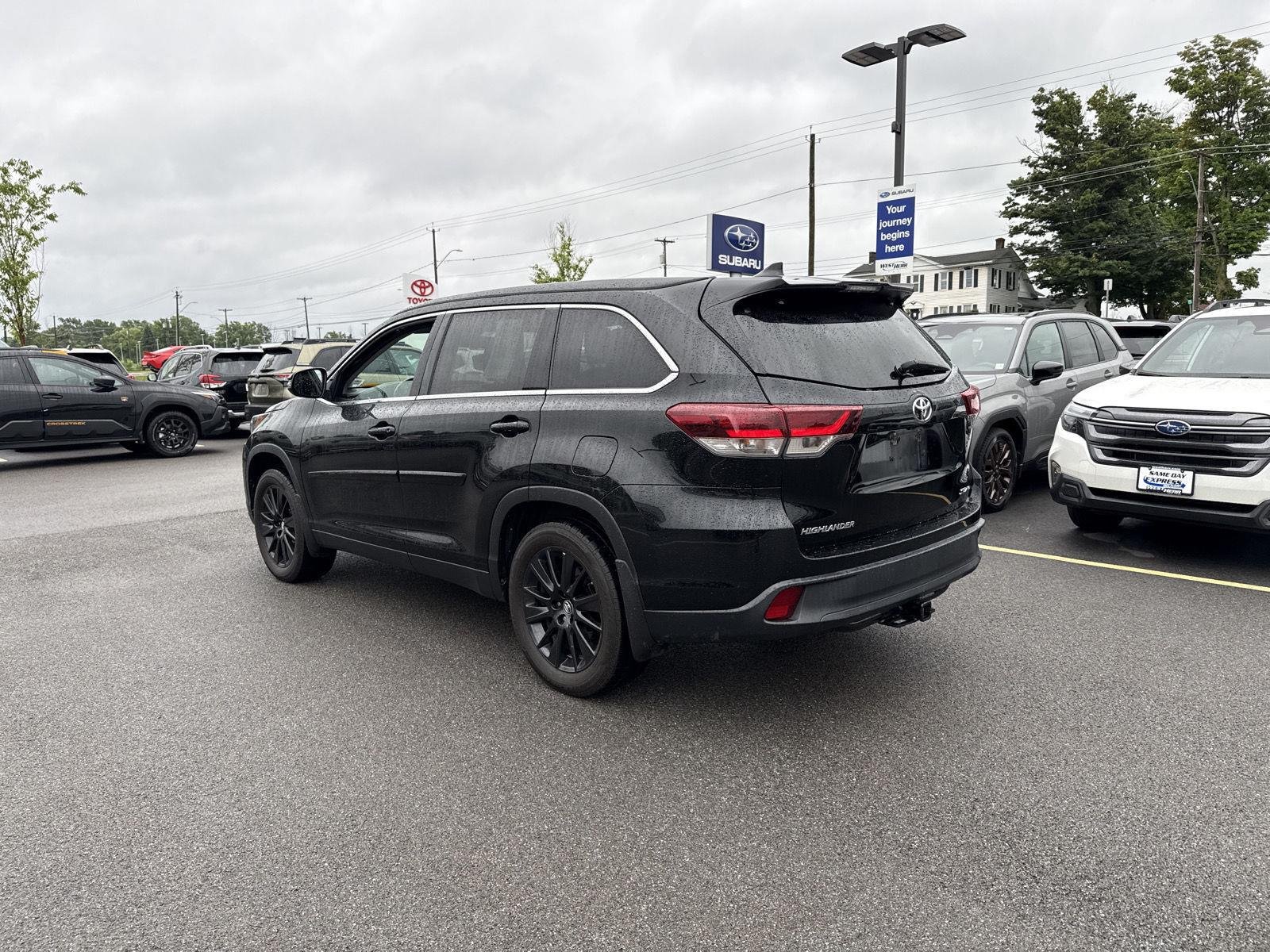 Used 2019 Midnight Black Metallic Toyota SE image 5