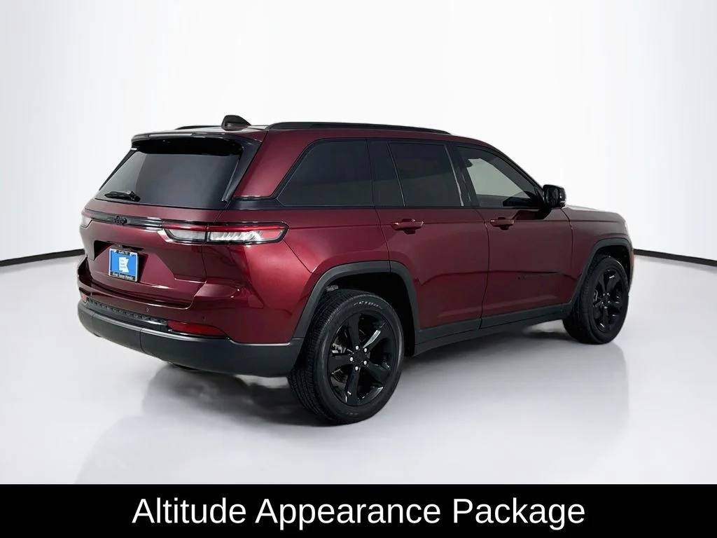 Used 2023 Velvet Red Pearlcoat Jeep Altitude image 8