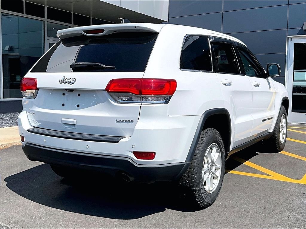 Used 2018 White Jeep Laredo image 4