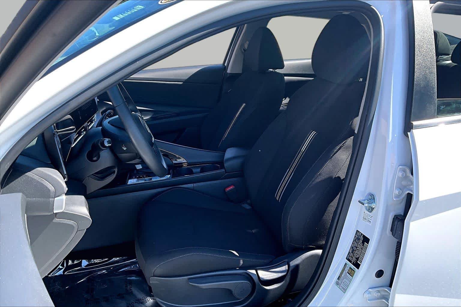 Used 2025 Serenity White Hyundai SEL Convenience image 8