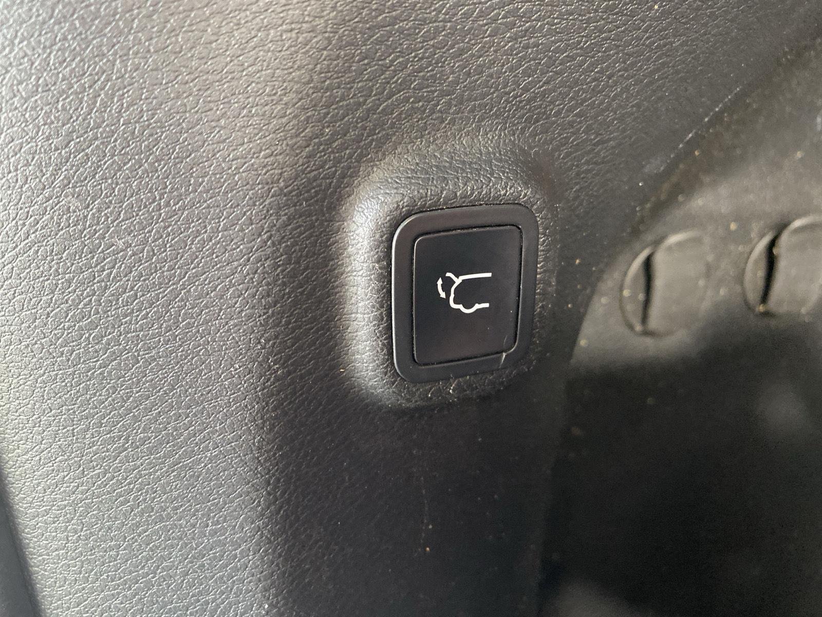 Used 2021 Diamond Black Crystal Pearlcoat Jeep High Altitude image 8