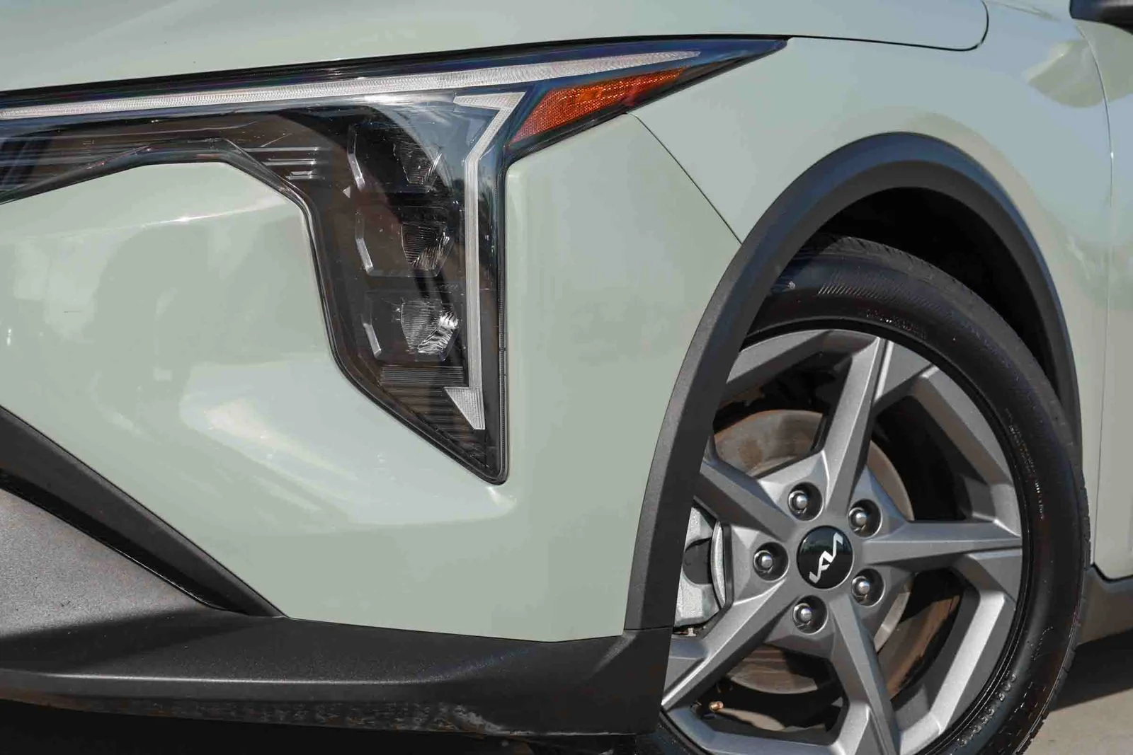 2025 Kia K4 LXS - Photo 11