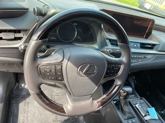 Used 2021 Black Lexus 300h Luxury image 12