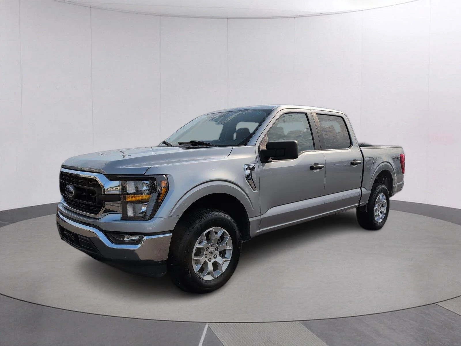 Used 2023 Iconic Silver Ford XLT image 1