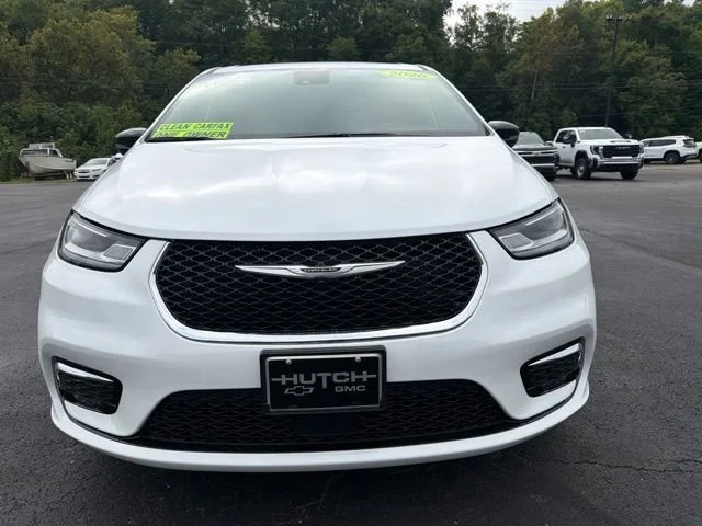 Used 2026 White Chrysler Select image 7