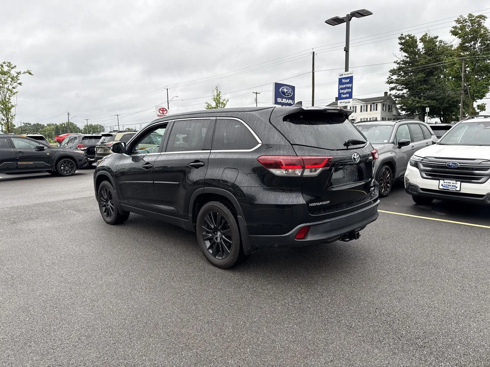 Used 2019 Midnight Black Metallic Toyota SE image 5