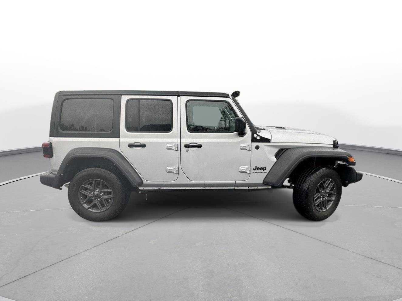 Used 2024 Silver Zynith Clearcoat Jeep Sport S image 5