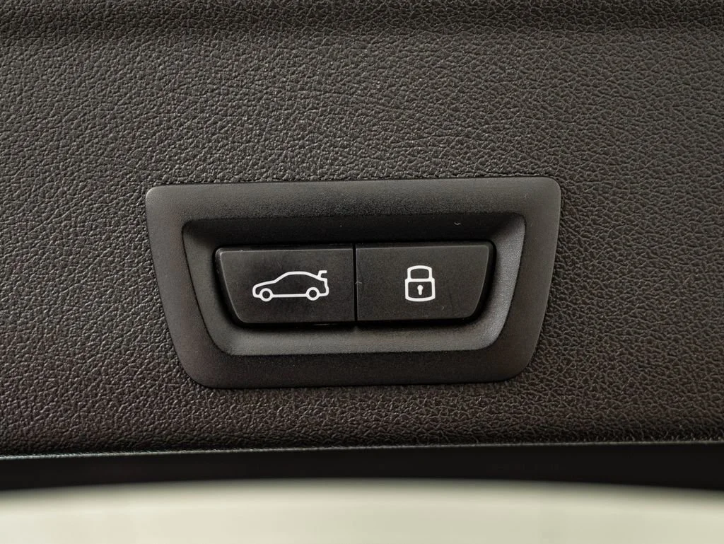 Used 2024 Skyscraper Gray Metallic BMW M60i image 21