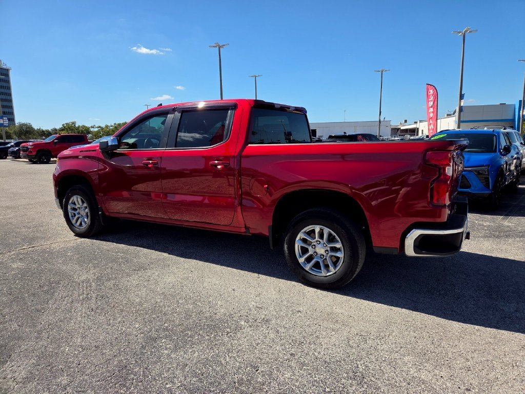 Used 2023 RADIANT RED TINTCOAT Chevrolet LT image 9