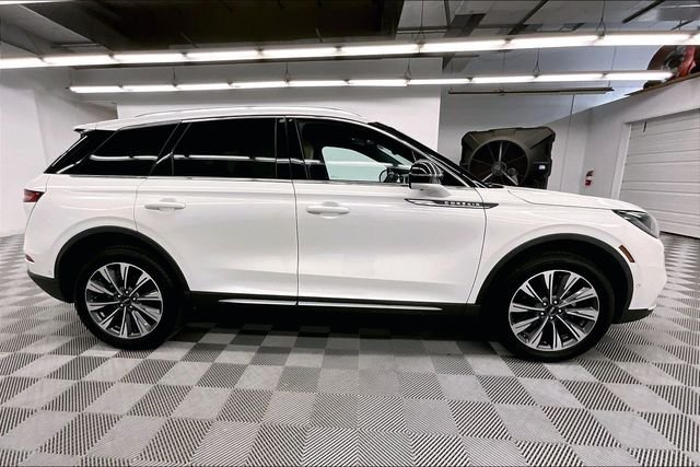 Used 2022 Pristine White Metallic Tri-Coat Lincoln Reserve image 16