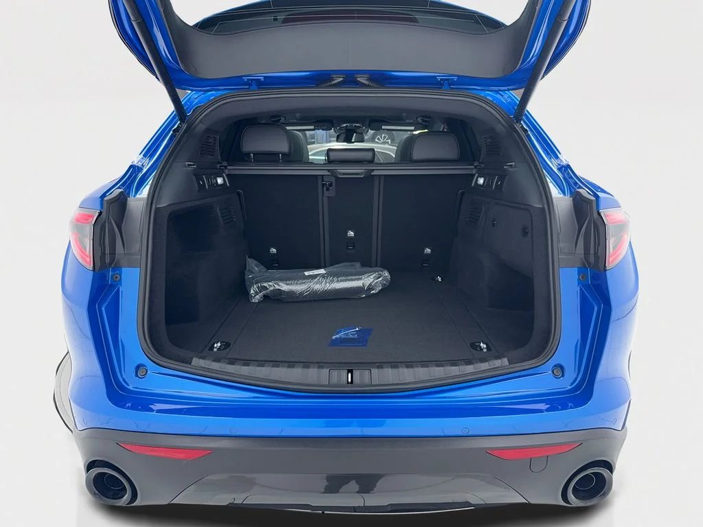 New 2025 Blue Alfa Romeo Base image 12