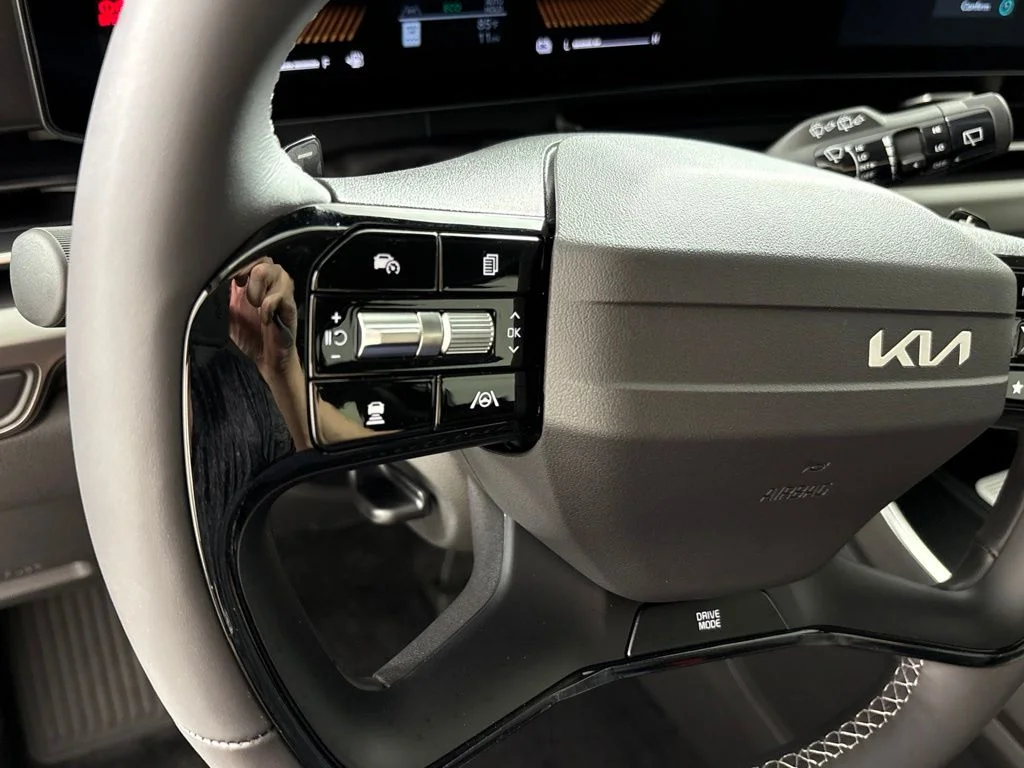 New 2027 Silver Kia EX image 30