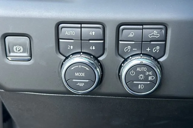 Used 2025 Silver GMC AT4X image 34