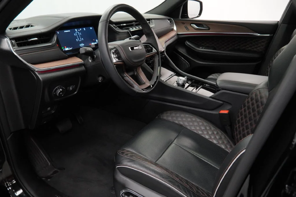 Used 2025 Black Jeep Summit image 19