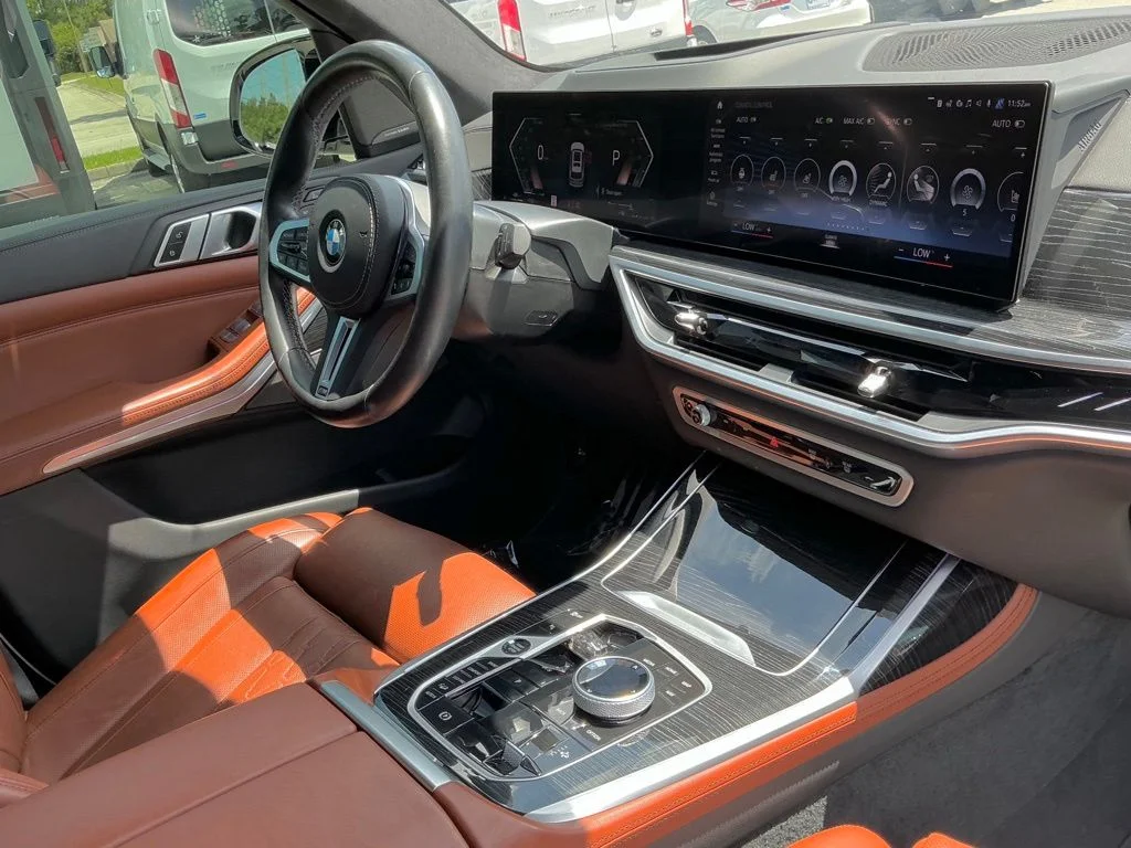 Used 2023 White BMW M60i image 17
