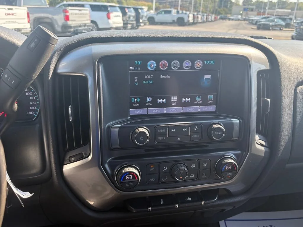 Used 2018 GRAPHITE METALLIC Chevrolet LT image 15