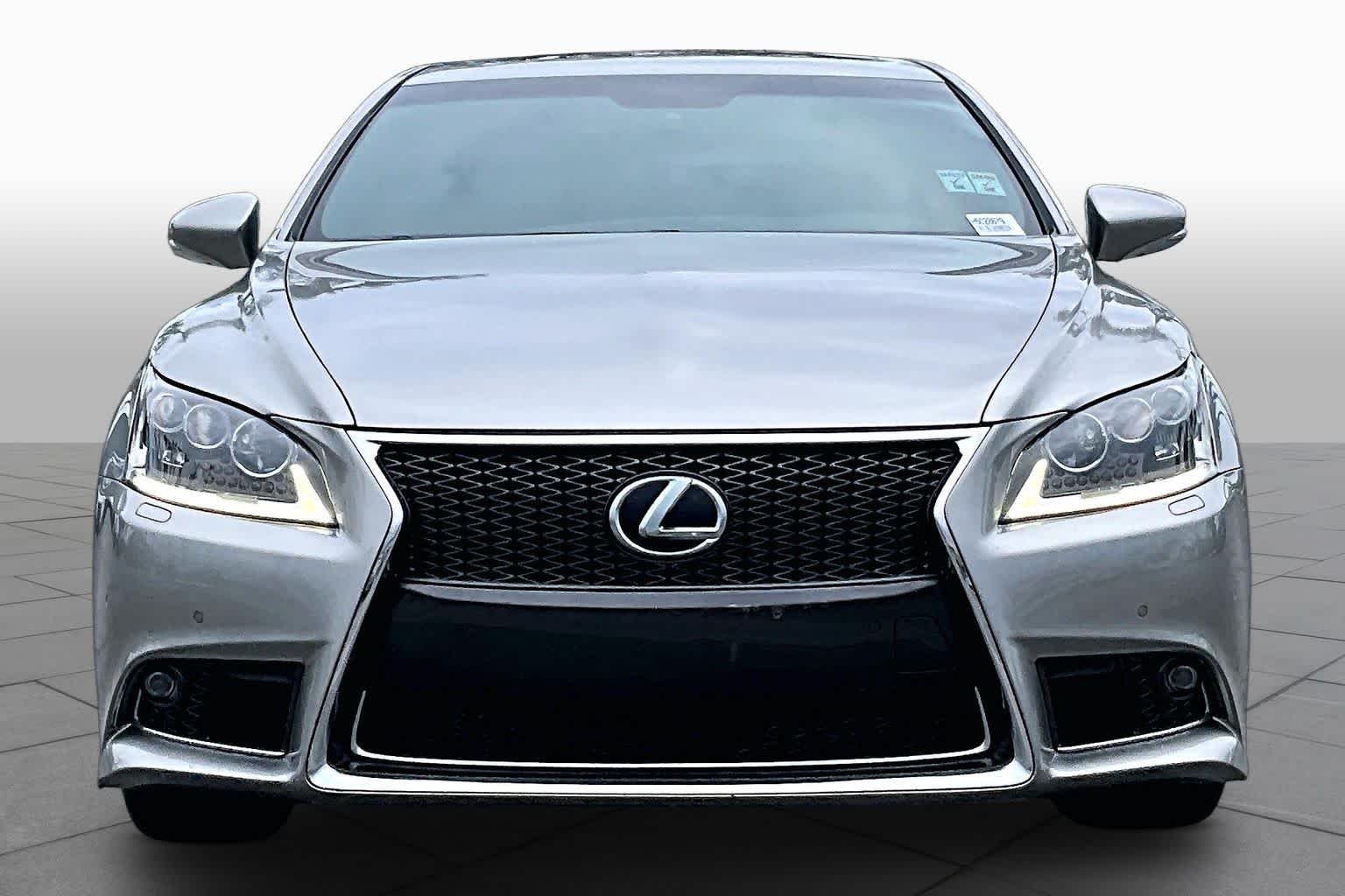 Used 2017 Atomic Silver Lexus  image 3