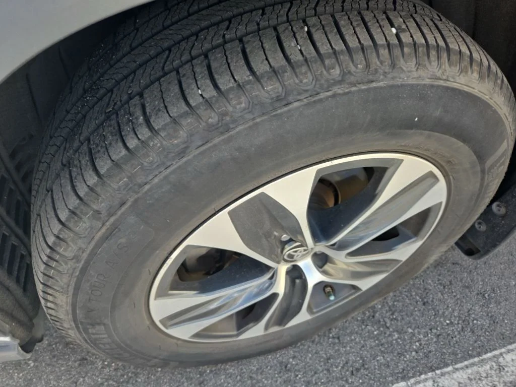 Used 2021  Toyota XLE image 13
