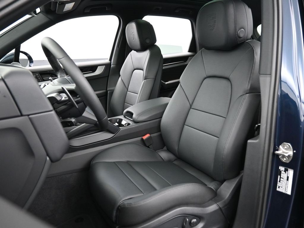 2026 Porsche Cayenne S photo 4