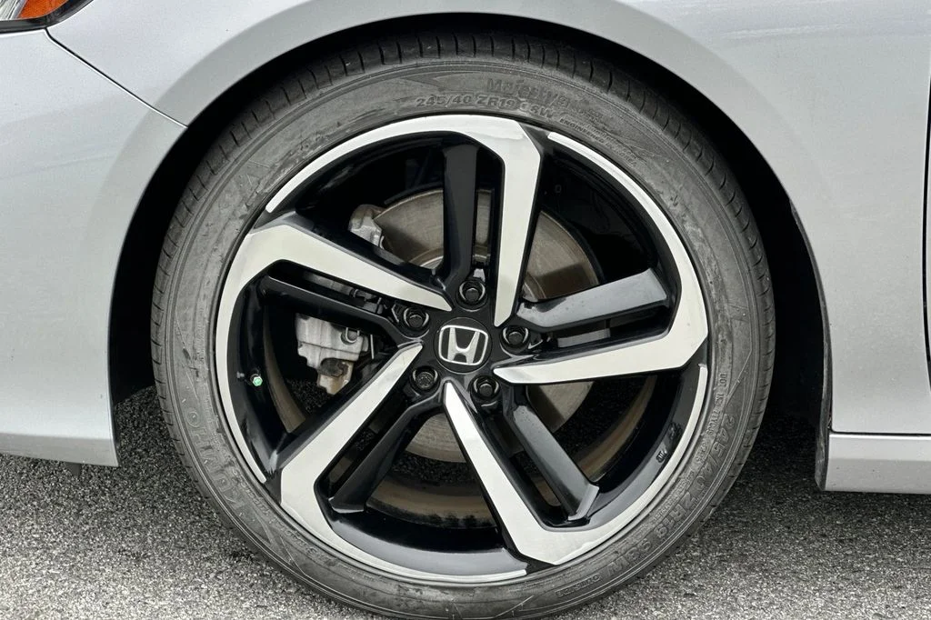 Used 2022 Lunar Silver Metallic Honda Sport image 27