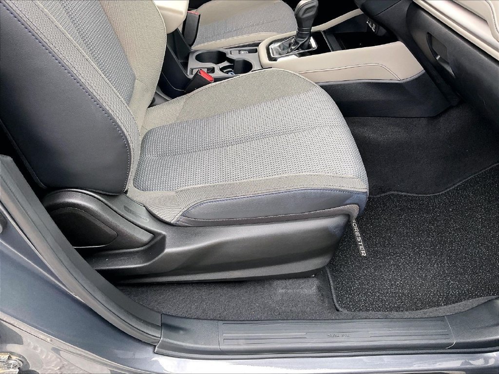Used 2025 Gray Metallic Subaru Premium image 37
